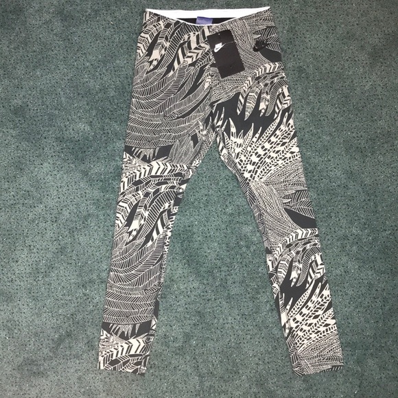 NIKE Printed Crop Athletic Yoga Leggings "Pale Gray" [Leaf Print] Women’s XS - Picture 4 of 6